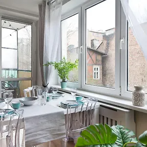 Hip In Vibrant Centrally Located In Old Town Gdańsk
